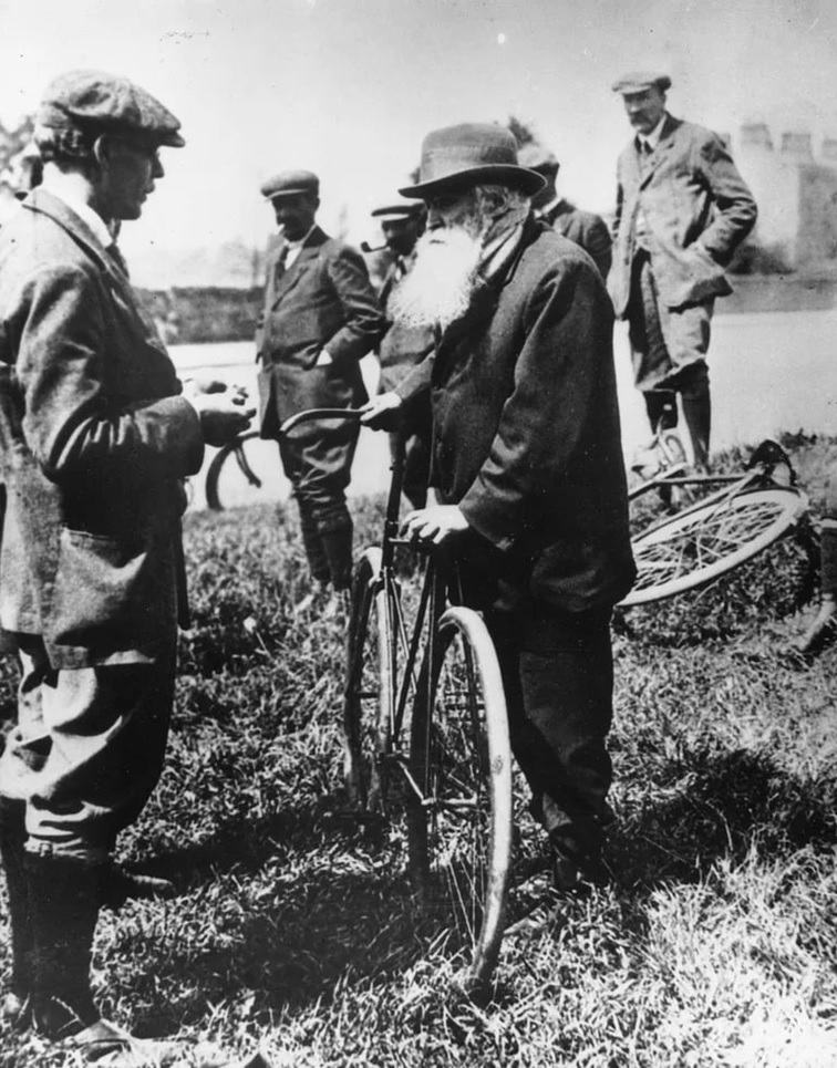 Người phát minh ra lốp xe đạp chính là John Boyd Dunlop